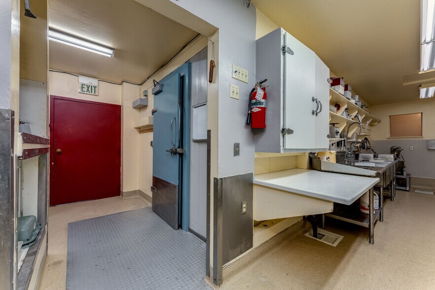 More Photos Of 1325 E Columbia River Hwy, Troutdale Restaurant For Sale