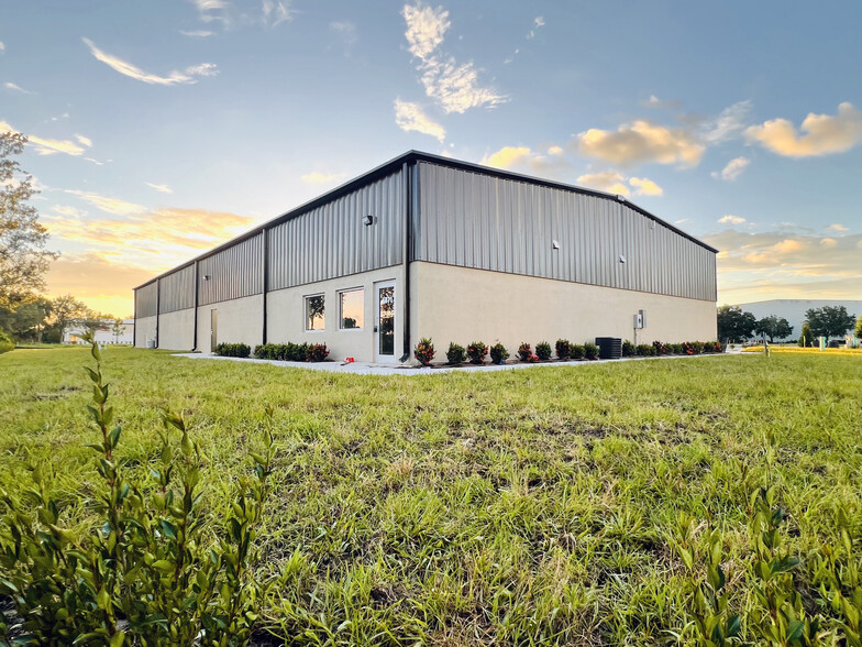 Primary Photo Of 6871 28th St Cir E, Sarasota Warehouse For Lease