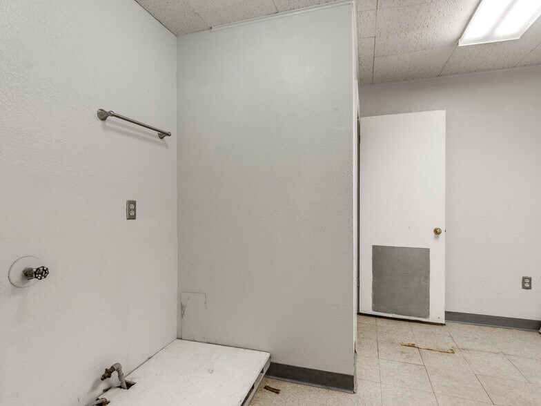 More Photos Of 5835 S Pennsylvania Ave, Oklahoma City Medical For Sale