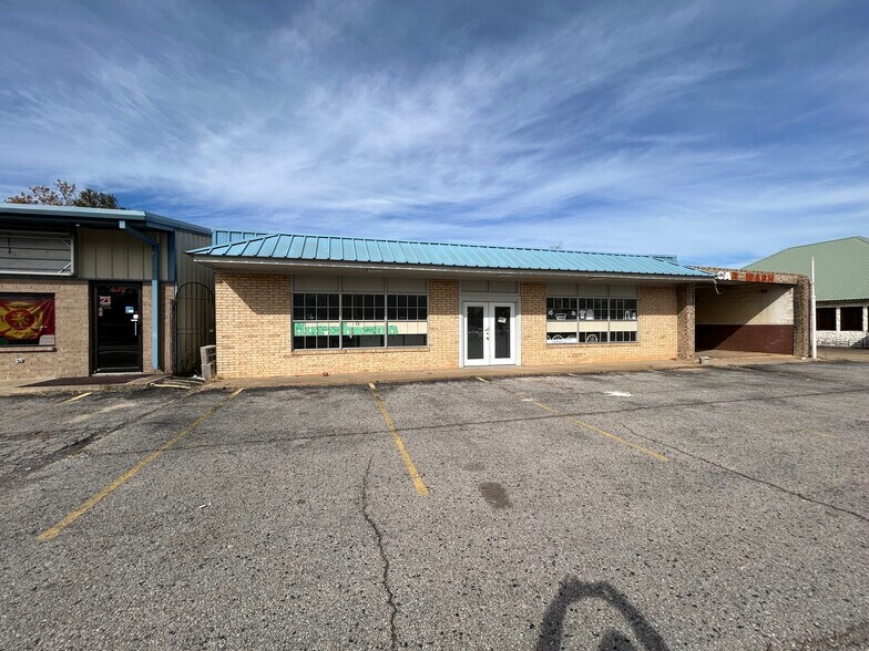 More Photos Of 6421 State Highway 31 E, Murchison Storefront For Sale