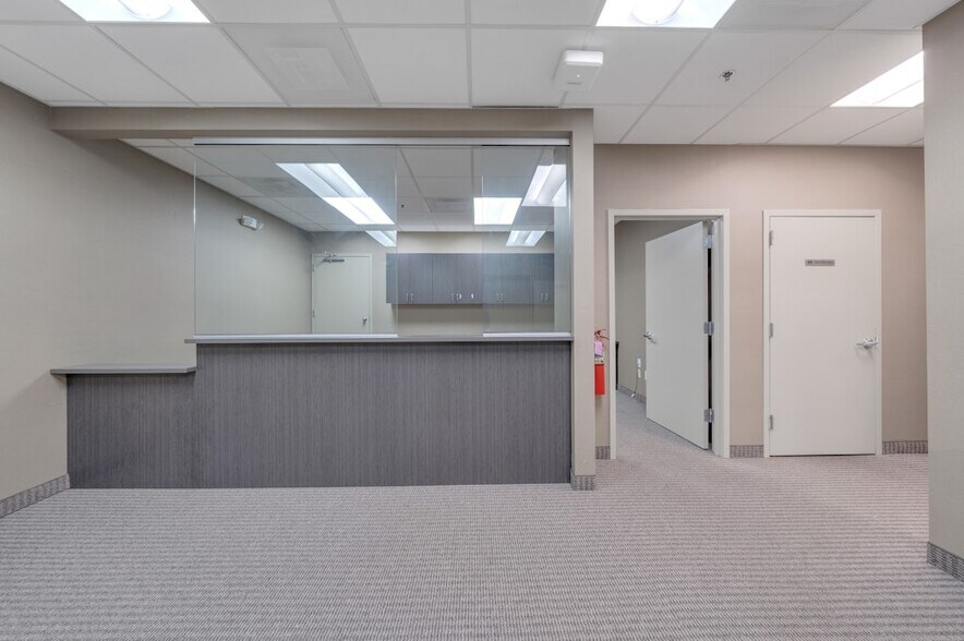 More Photos Of 440 Old Hook Rd, Emerson Medical For Lease
