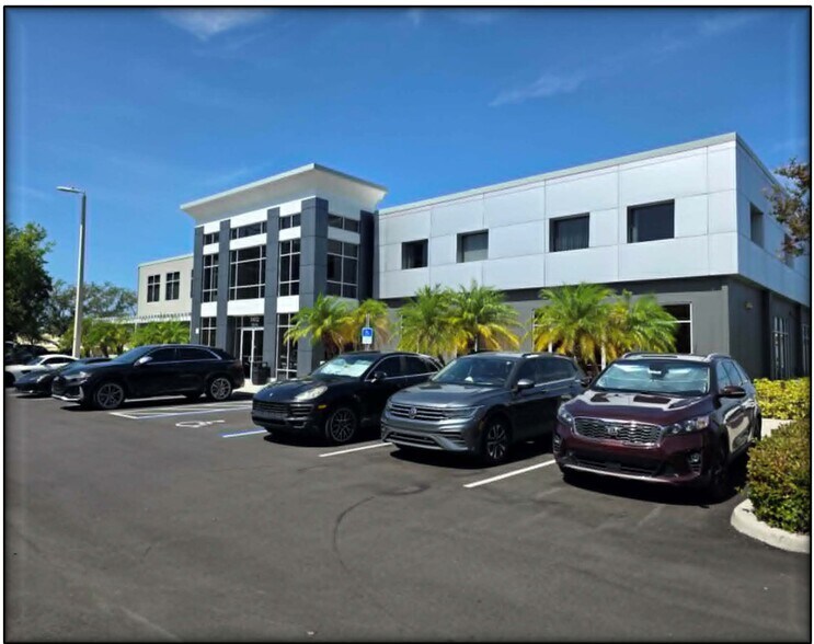 More Photos Of 5402 W Laurel St, Tampa Loft Creative Space For Sale