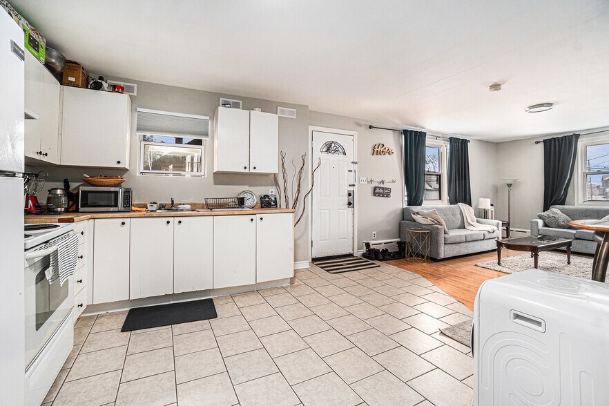 More Photos Of 331 Mona Av, Ottawa Apartments For Sale