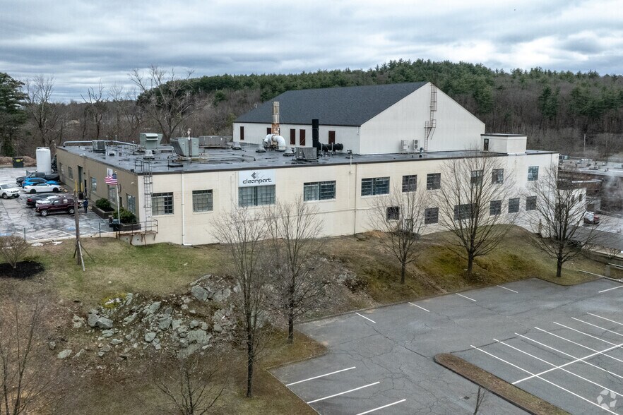 More Photos Of 10 Cabot St, Southbridge Warehouse For Lease
