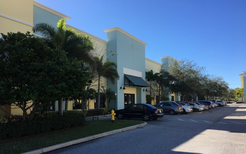 More Photos Of 10415 Riverside Dr, Palm Beach Gardens Showroom For Lease