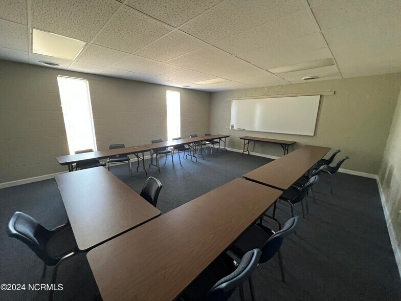 More Photos Of 404 St Andrews Dr, Greenville Office For Lease