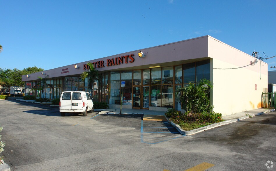 More Photos Of 357-379 NE 167th St, Miami Storefront For Lease