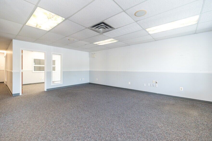 More Photos Of 908-918 Town Center, New Britain Office For Sale