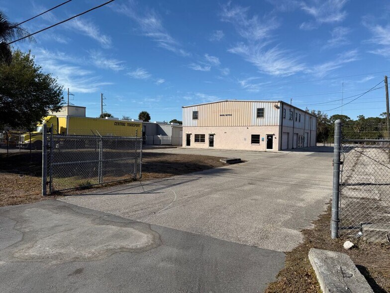 Primary Photo Of 174 Rich St, Venice Warehouse For Lease