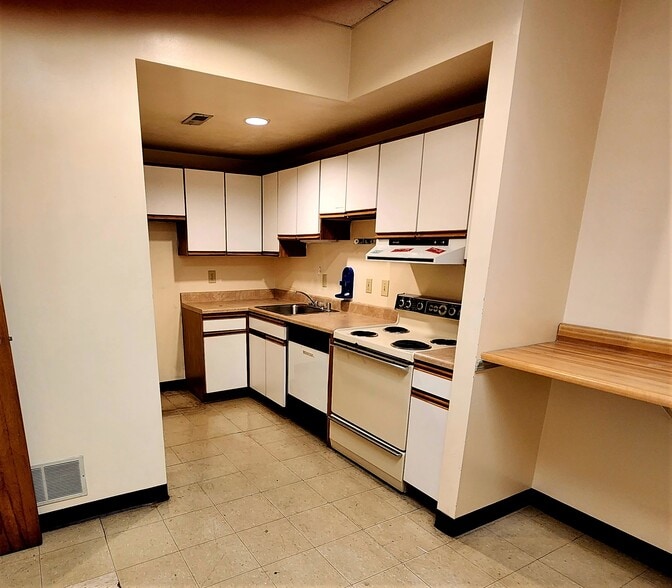 More Photos Of 203-205 W Pike St, Covington Storefront Retail Residential For Lease