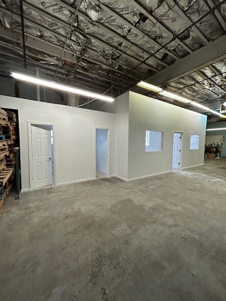 More Photos Of 151 Babylon Tpke, Roosevelt Service For Lease