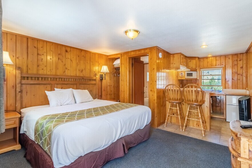 More Photos Of 221 Byers Ave, Hot Sulphur Springs Hotel For Sale