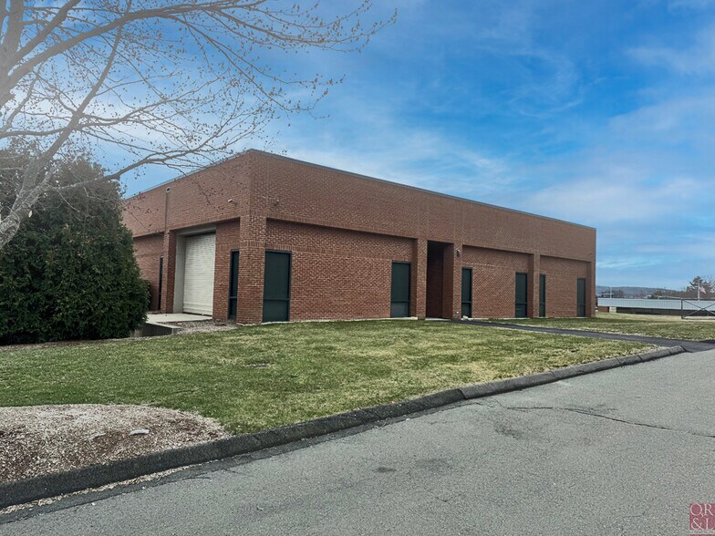 More Photos Of 900 Day Hill Rd, Windsor Flex For Sale