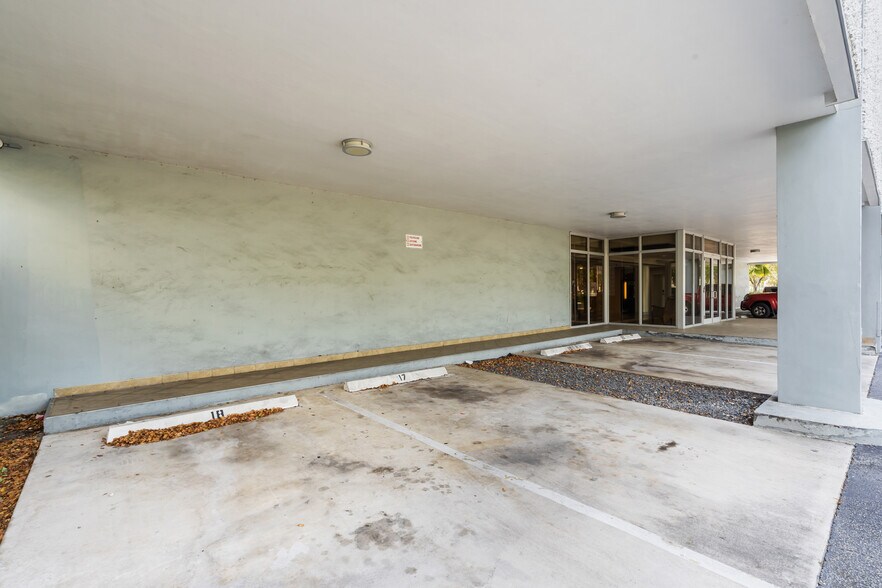 More Photos Of 5100 N Federal Hwy, Fort Lauderdale Office For Sale