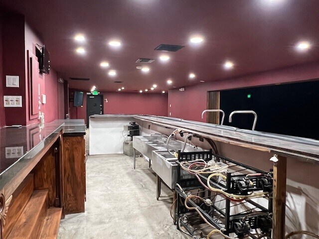 More Photos Of 8548 Lankershim Blvd, Sun Valley Warehouse For Sale