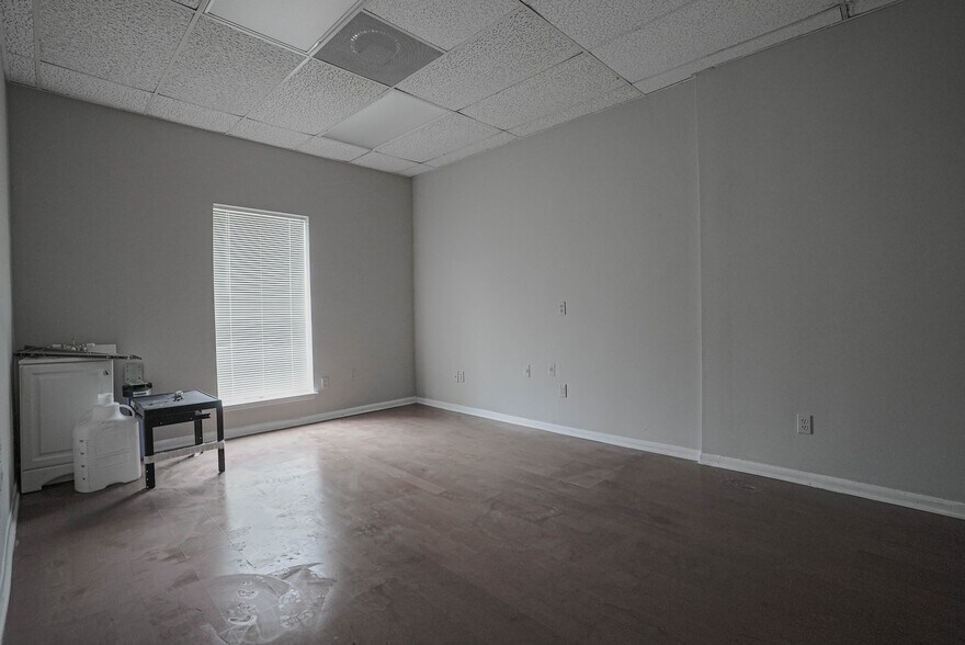 More Photos Of 14721 Pebble Bend Dr, Houston Medical For Sale