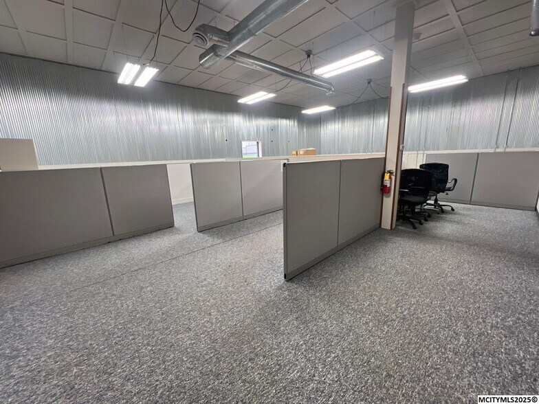 More Photos Of 1514 S Pierce Ave, Mason City Manufacturing For Sale