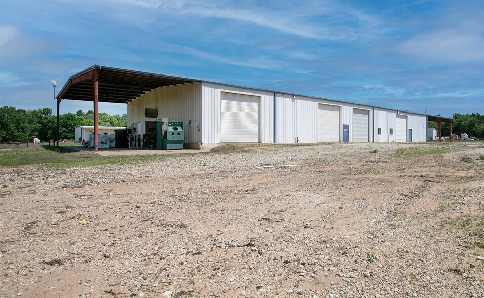 More Photos Of 5425 W Oak St, Palestine Flex For Lease