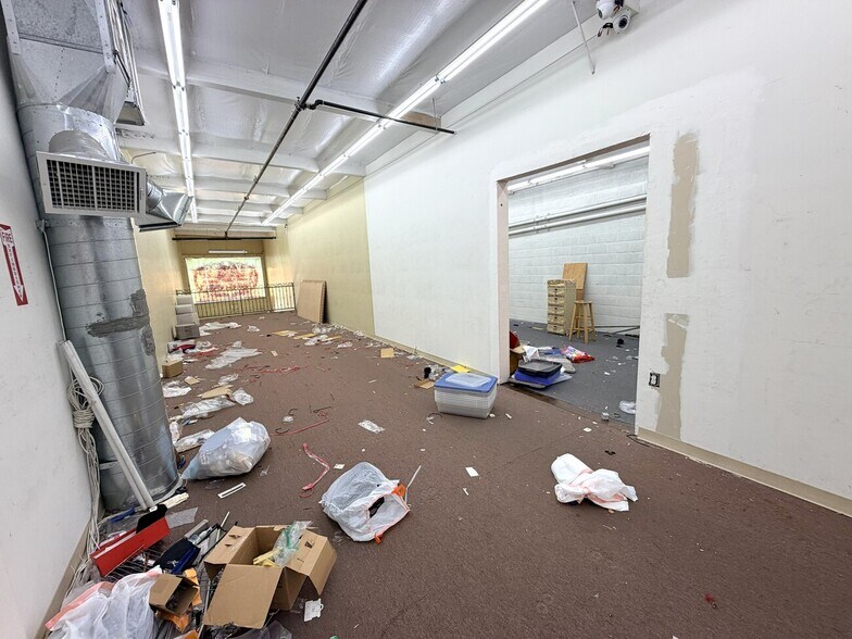 More Photos Of 951 Crocker St, Los Angeles Storefront Retail Office For Lease