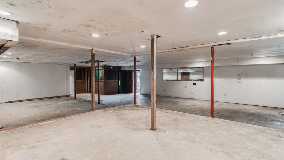 More Photos Of 11735 Hg Trueman Rd, Lusby Freestanding For Sale