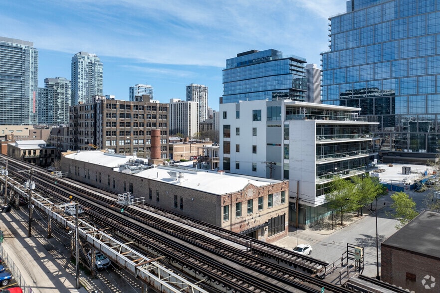 More Photos Of 312 W Chestnut St, Chicago Hotel For Lease