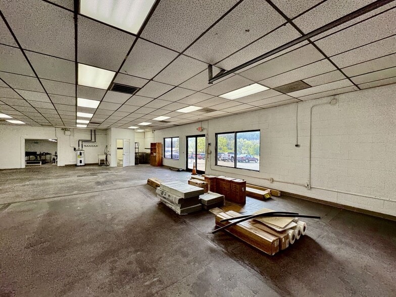 More Photos Of 2833 Western Ave, Knoxville Freestanding For Sale