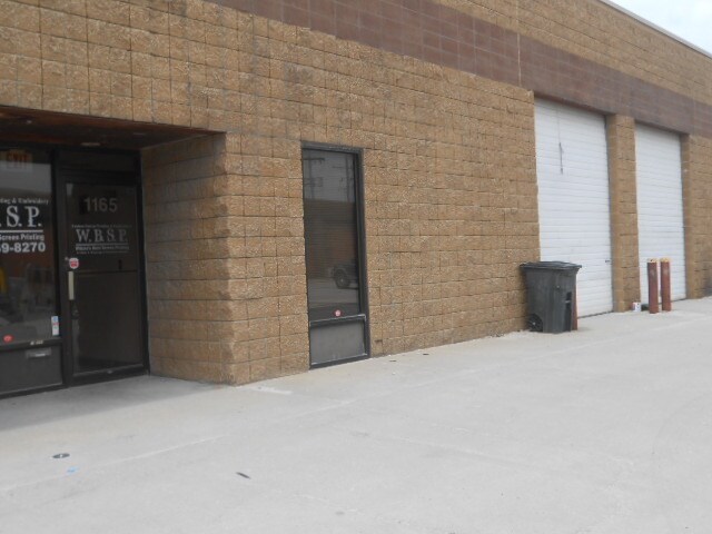 More Photos Of 1125-1147 W Dennis Ave, Olathe Warehouse For Lease