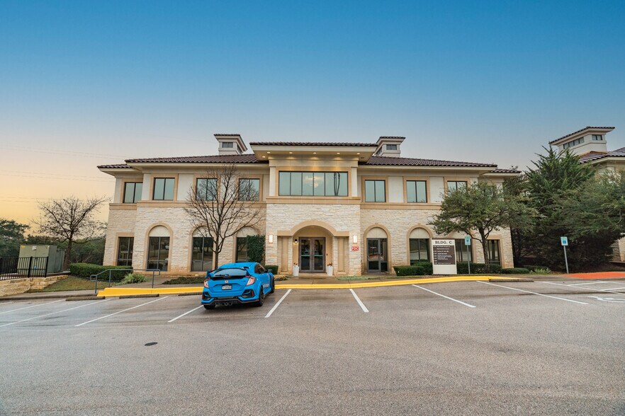 More Photos Of 300 Beardsley Ln, Austin Medical For Lease