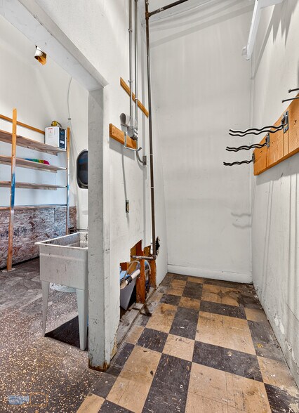 More Photos Of 2207-2209 9th St, Greeley Flex For Sale
