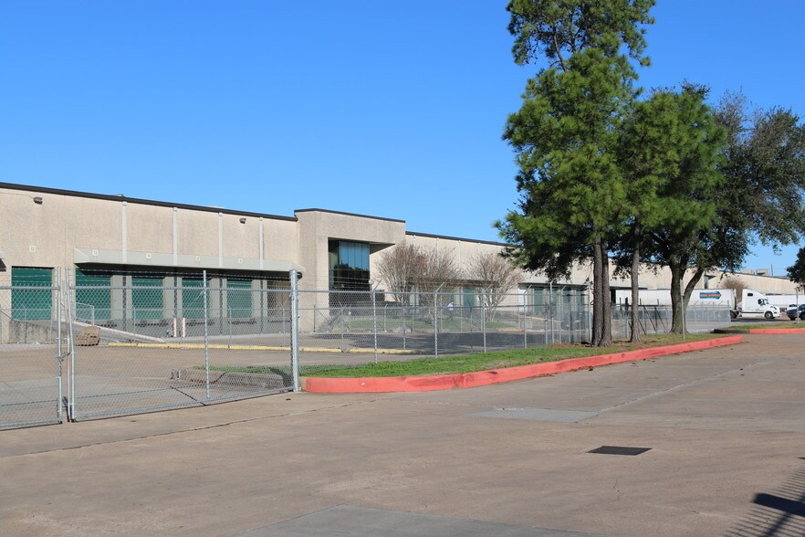 More Photos Of 9500-9540 Clay Rd, Houston Distribution For Lease