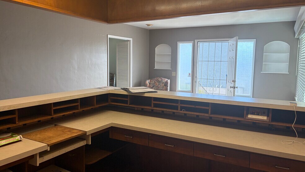 More Photos Of 626 Civic Center Dr, Vista Medical For Lease