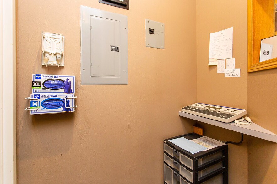 More Photos Of 1263 Bennett Ave, Burley Medical For Lease