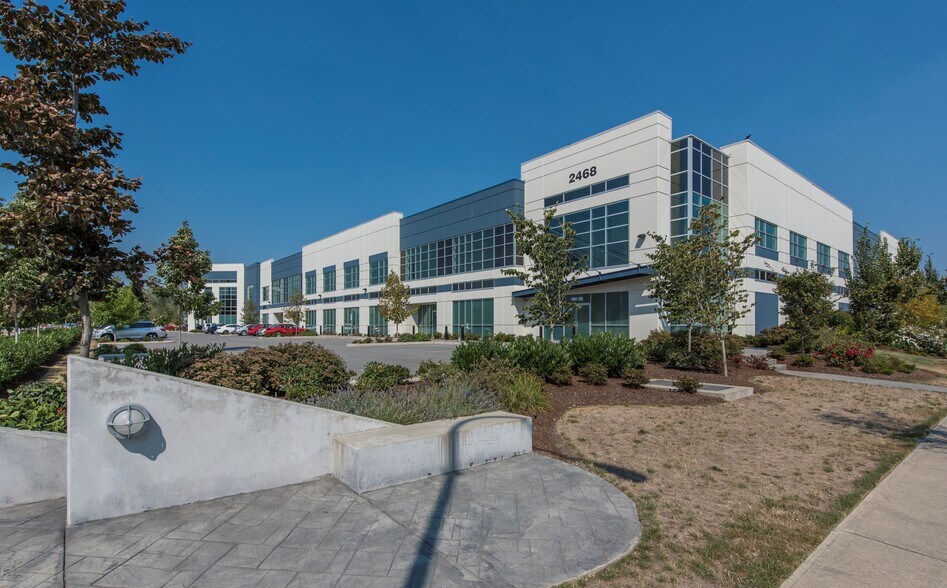More Photos Of 2468 192nd St, Surrey Warehouse For Lease