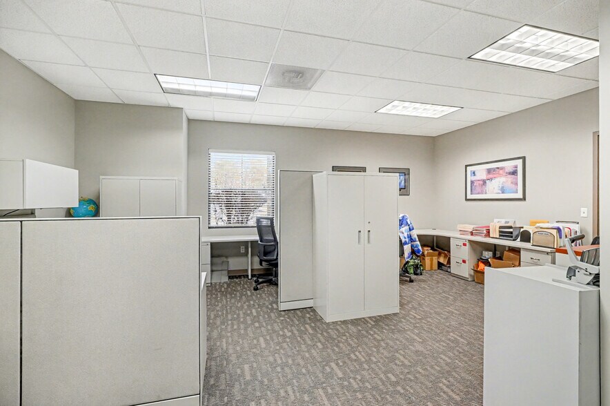 More Photos Of 5360 Hampton Pl, Saginaw Office For Sale