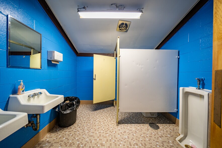 More Photos Of 675 Grant St, Winneconne Bowling Alley For Sale