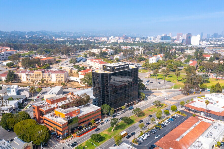 More Photos Of 11611 San Vicente Blvd, Los Angeles Office For Lease