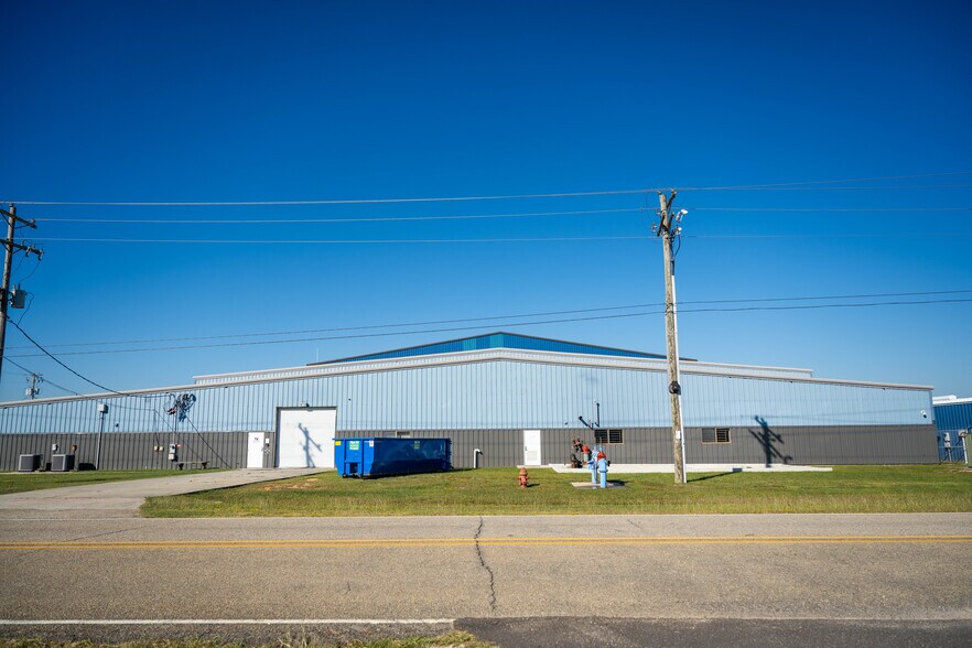 More Photos Of 7095 Roscoe Turner Rd, Kiln Airplane Hangar For Lease