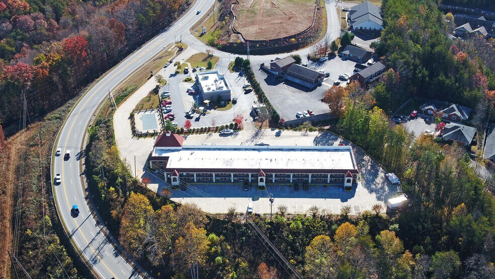 More Photos Of 20 Mountain Dr, Dahlonega Hotel For Sale