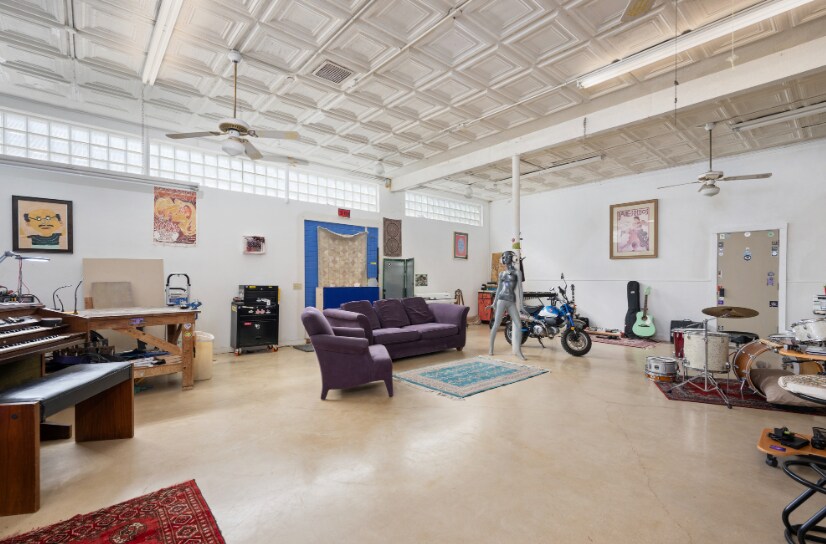 More Photos Of 1651 W Woodlawn Dr, San Antonio Storefront Retail Residential For Sale