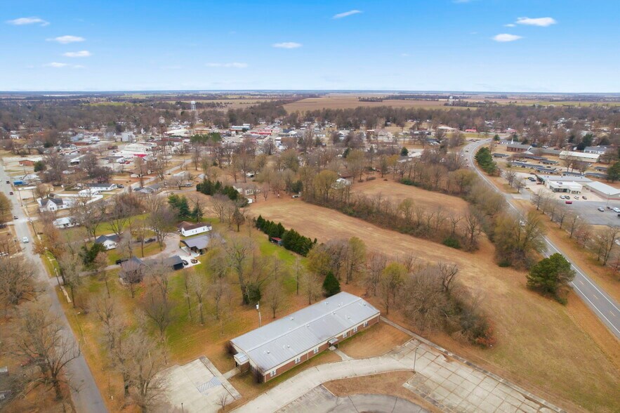 More Photos Of 718 N Martin St, East Prairie Office For Sale
