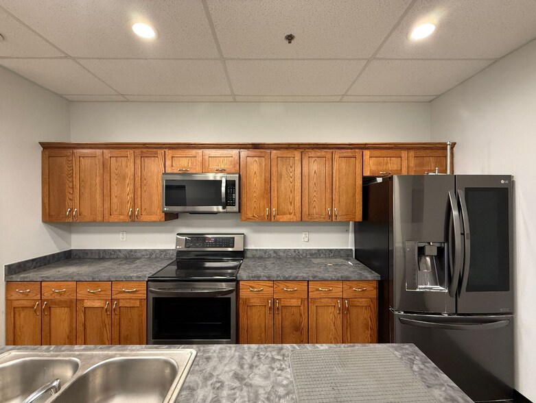 More Photos Of 2345 Nail Rd, Krum Warehouse For Lease