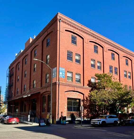 More Photos Of 1231 NW Hoyt St, Portland Loft Creative Space For Lease
