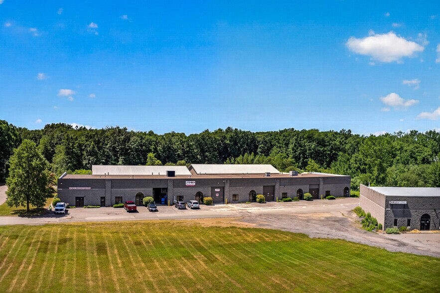 Primary Photo Of 34 Patria Rd, South Windsor Flex For Lease