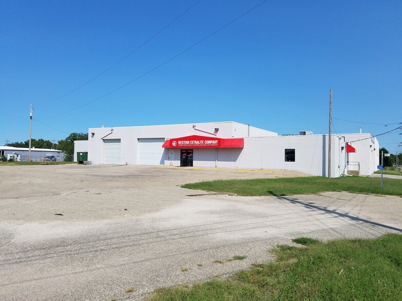 More Photos Of 530 E 8th St, Junction City Warehouse For Sale