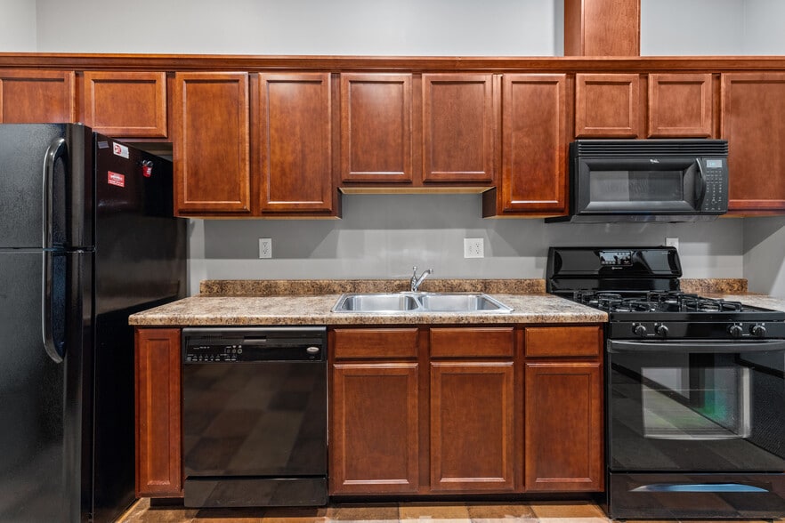 More Photos Of 9340 Hennepin Town Rd, Eden Prairie Office For Sale