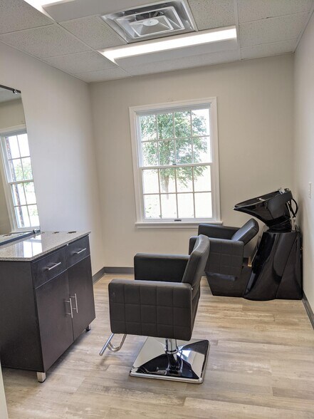 More Photos Of 7577 Alexandria Pike, Alexandria General Retail For Sale