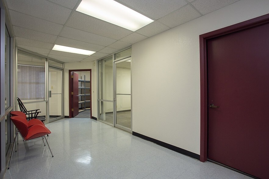 More Photos Of 3118 E McDowell Rd, Phoenix Office For Lease