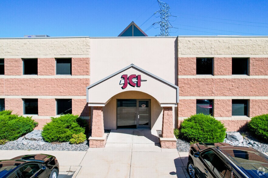 More Photos Of 9219-9255 E River Rd NW, Coon Rapids Flex For Lease