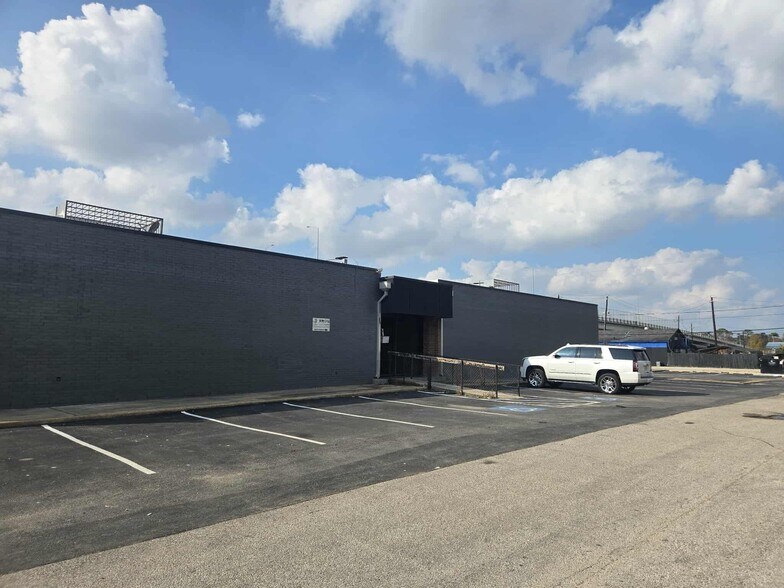 More Photos Of 8300 Homestead Rd, Houston Office For Sale