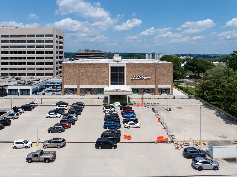 More Photos Of 2 Bala Plz, Bala Cynwyd Department Store For Lease